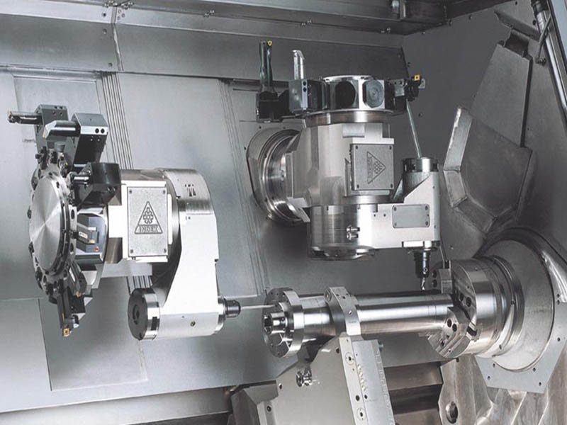 機(jī)芯是塔鐘的執(zhí)行部分，由齒輪、蝸輪蝸桿、齒輪箱、聯(lián)軸器等構(gòu)成，金針?biāo)姷臋C(jī)芯皆由精密設(shè)備制造而成